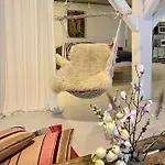 A Charming And Beautiful Oasis In The Heart Of *