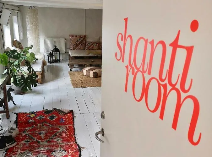 A Charming And Beautiful Oasis In The Heart Of *